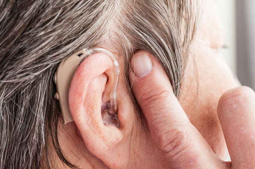 補聴器を付けたほうが良いかを医師が判断